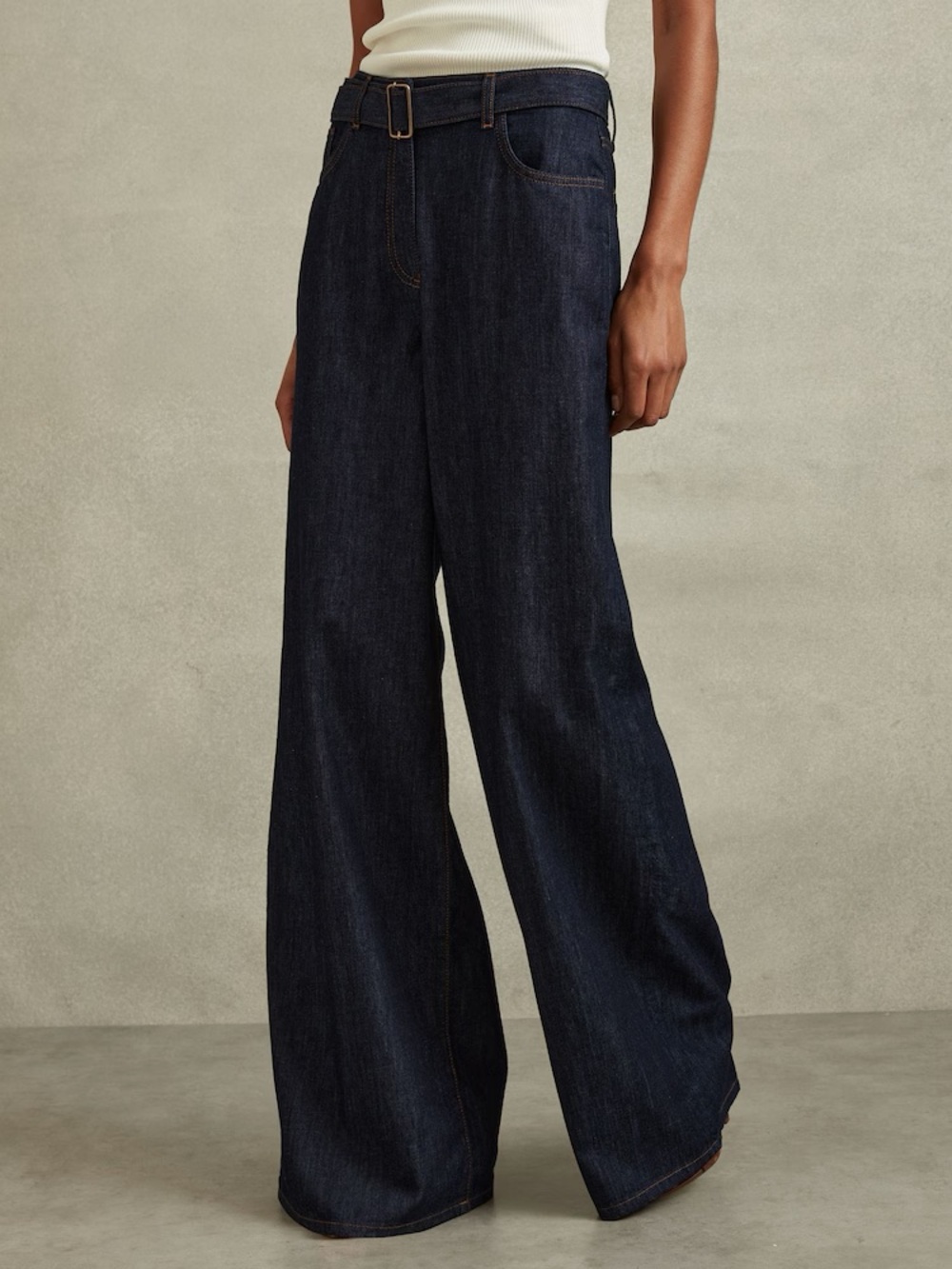 Reiss Luca Belted Wide Leg Jeans in Dark Blue 25 R